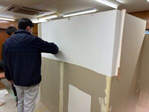 プロ職人による壁紙の貼り替えトライアル講座